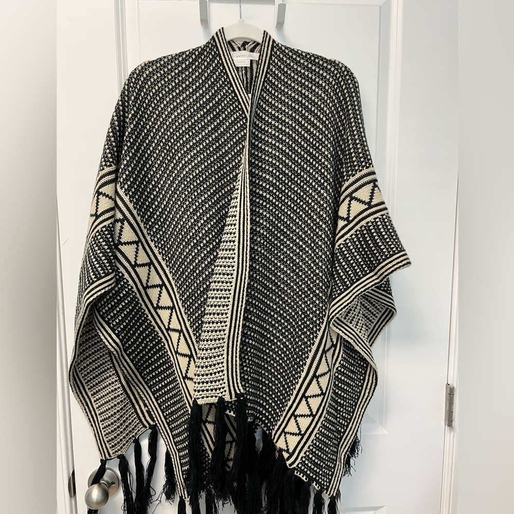 NWT Do Everything in Love Black & Cream Kimono Wrap Reversible Sweater One Size